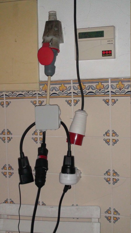 trifasico-aranha.JPG (143.53 KiB) Visto 2867 vezes todos os pinos tem corrente, monofásica...