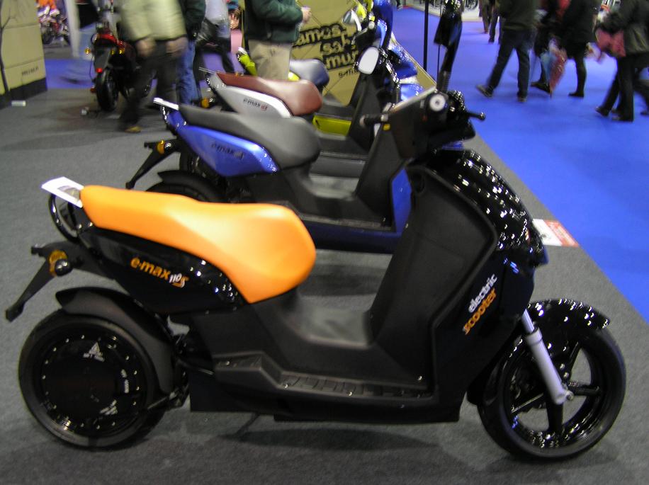 e-max com banco laranja.JPG