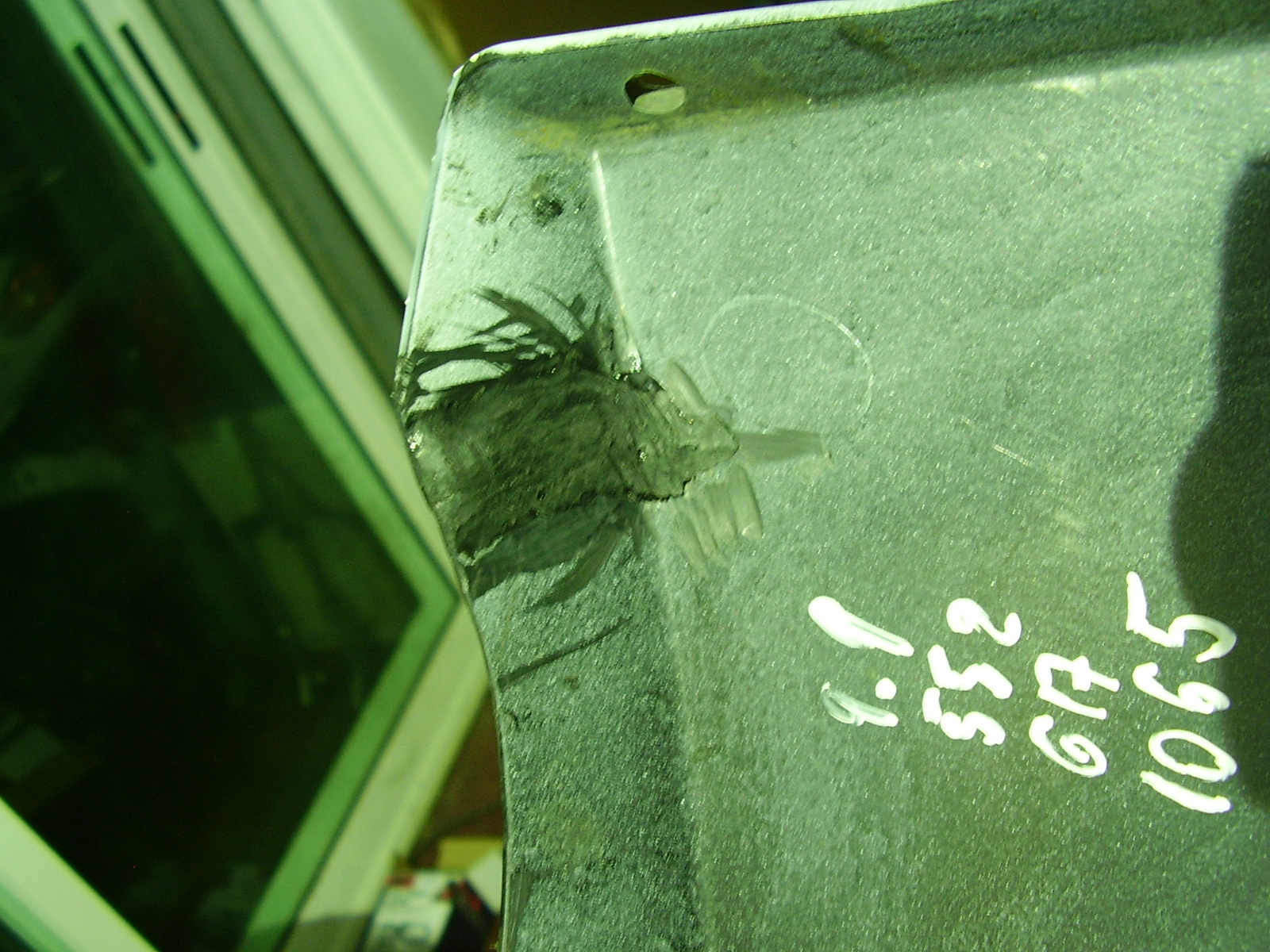 Parte de trás, com mais uma soldadura no poli-carbonato