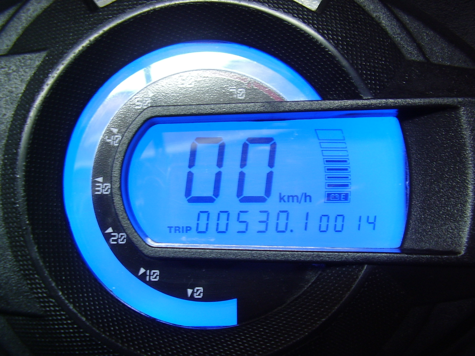 Chegada a casa com pouco mais de 530 Km realizados. (pode parecer muito facil, mas não é, principalmente para quem saiu de casa com muita chuva, numa scooter semproteção de viseira, com temperaturas de 10ºC, ainda de noite, para poder ser mais uma viatura no ENVE.