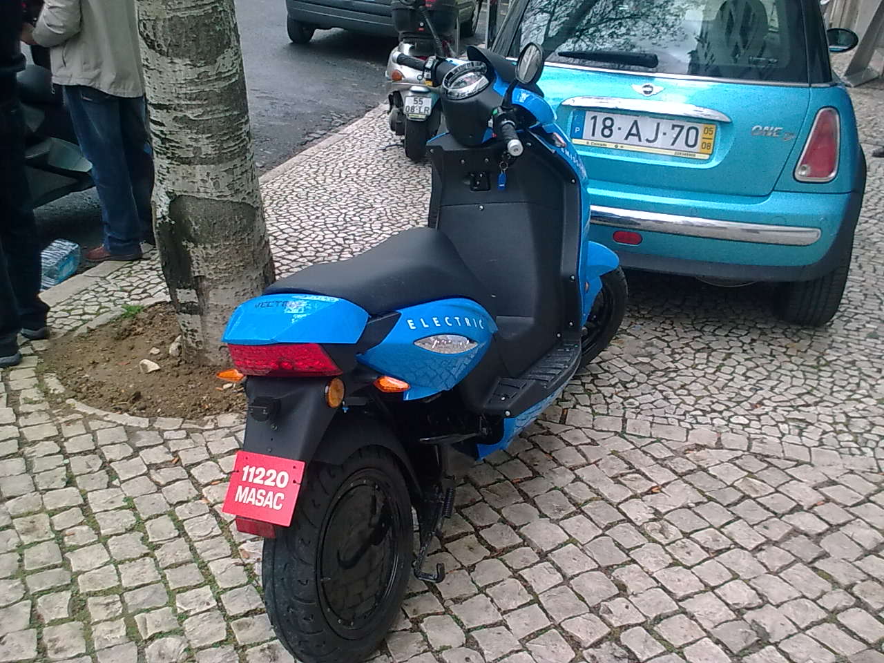 mesmo gira e ainda por cima azul!