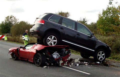 tesla-electric-car-prius-accident-photo3.jpg