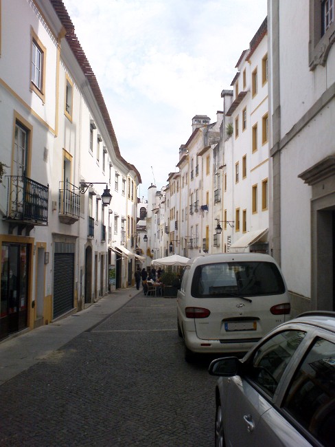 As típicas ruas dentro das muralhas de Évora