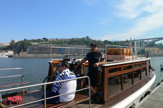 Atravessandi o Rio Douro na Afurada- Gaia