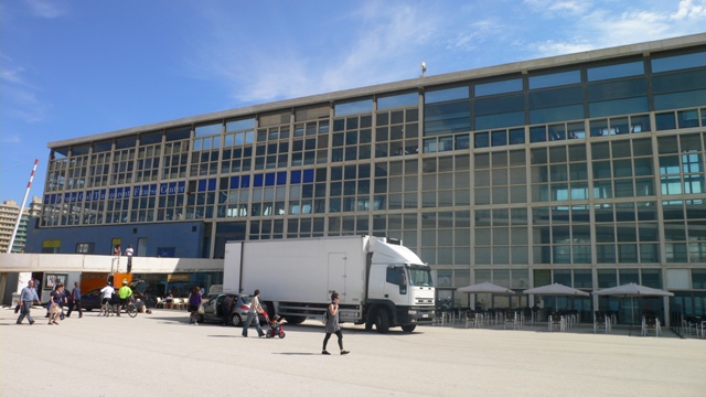 O Edificio transparente também è do Norte e depois de feito não sabiam o uso que lhe dar ???