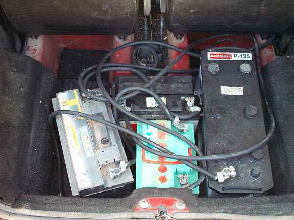 as baterias usadas, para experimentar, são baterias normal de carro, o que não é muito bom !