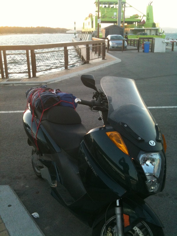 superZEV esperando o ferry