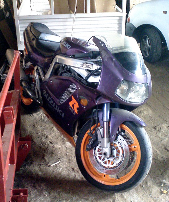 2011-01-31_GSXR-EE stock_03_650px.JPG