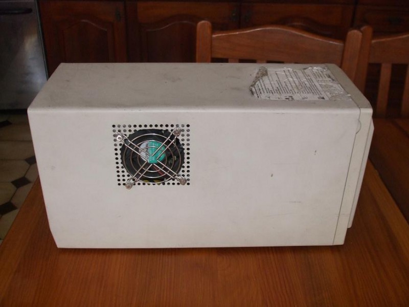 Adaptação de um ventilador comandado por um termostáto electronico.