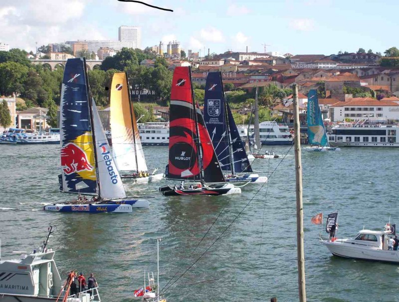 regata-1.JPG (146.18 KiB) Visto 4326 vezes no momento...completamente alinhados...