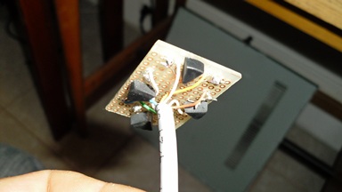 A pcb com as conecções. Utilizei um cabo utp. 4 resistencias, 8 terminais.